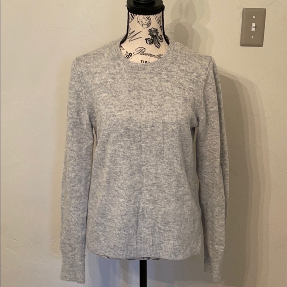 NWOT Gap women’s grey sweater size medium​​​​​​​​​​​​​​​